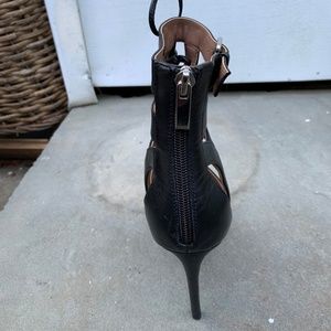 bcbgmaxazria ebony dress sandals